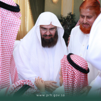 معالي رئيس الشؤون الدينية يستقبل المهنئين بعيد الفطر المبارك بحضور عددٍ من أصحاب المعالي والفضيلة، ويرفع التهنئة للقيادة الرشيدة ويؤكد معاني التآلف ووحدة المسلمين